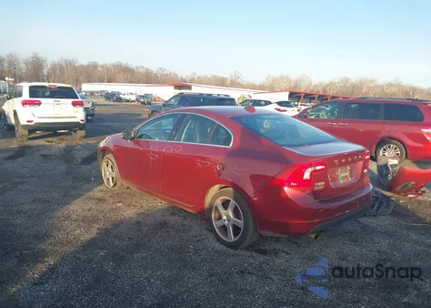 2012 Volvo S60 T5 z USA, uszkodzony, nr VIN YV1622FS1C2038588